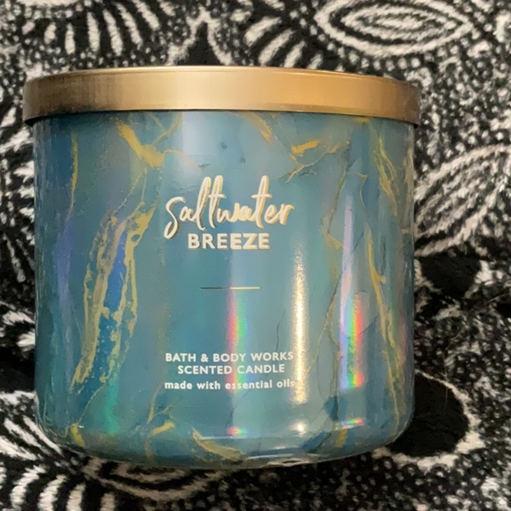 Bath and body works saltwater breeze candle